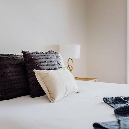 Apartment On James Бичено Екстериор снимка