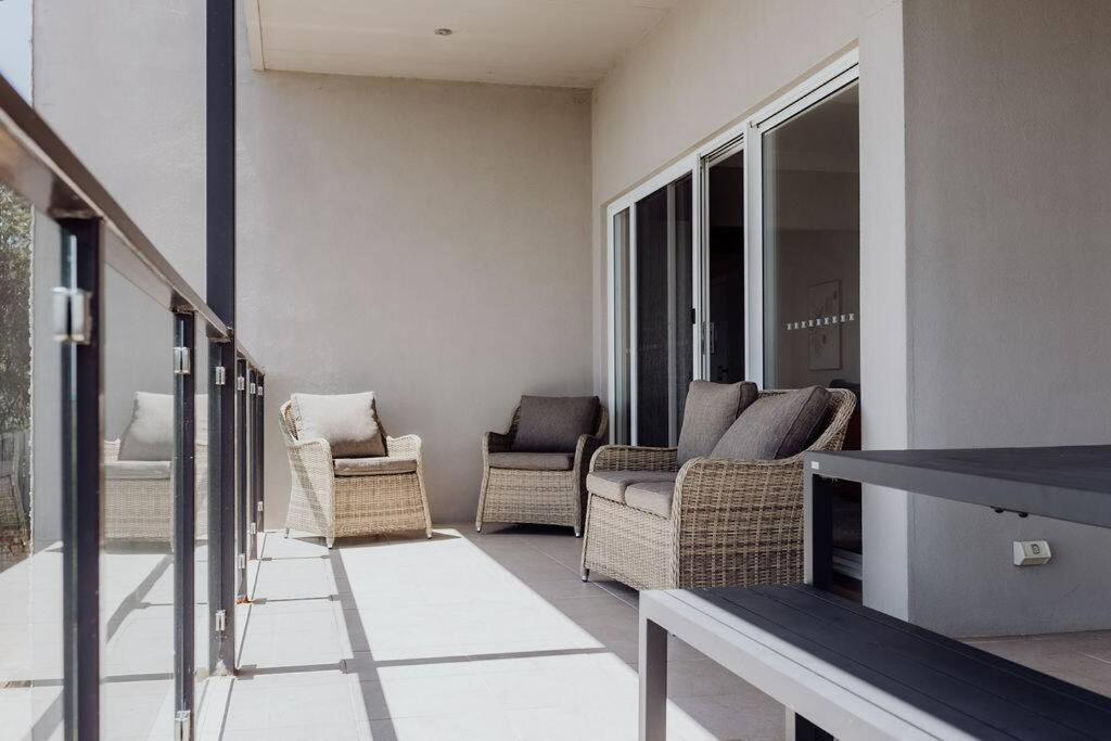 Apartment On James Бичено Екстериор снимка