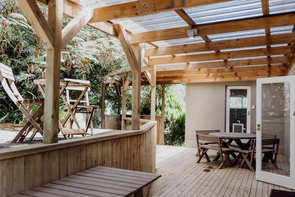 Apartment On James Бичено Екстериор снимка