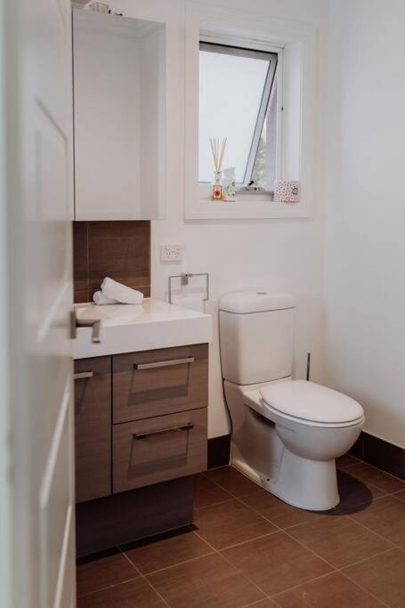 Apartment On James Бичено Екстериор снимка