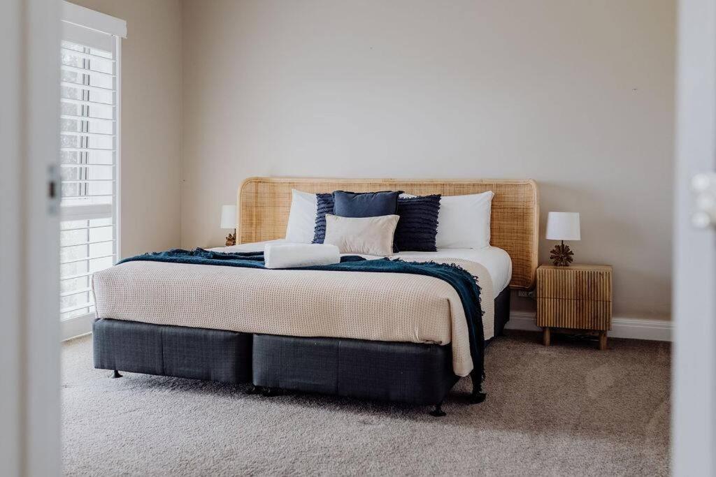 Apartment On James Бичено Екстериор снимка