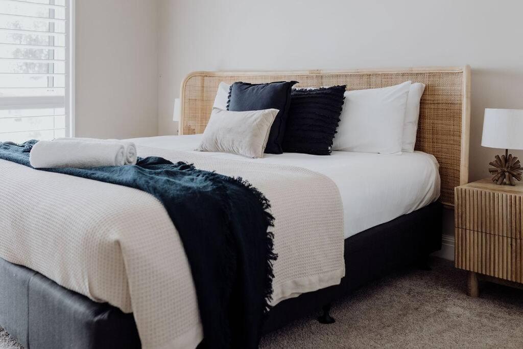 Apartment On James Бичено Екстериор снимка